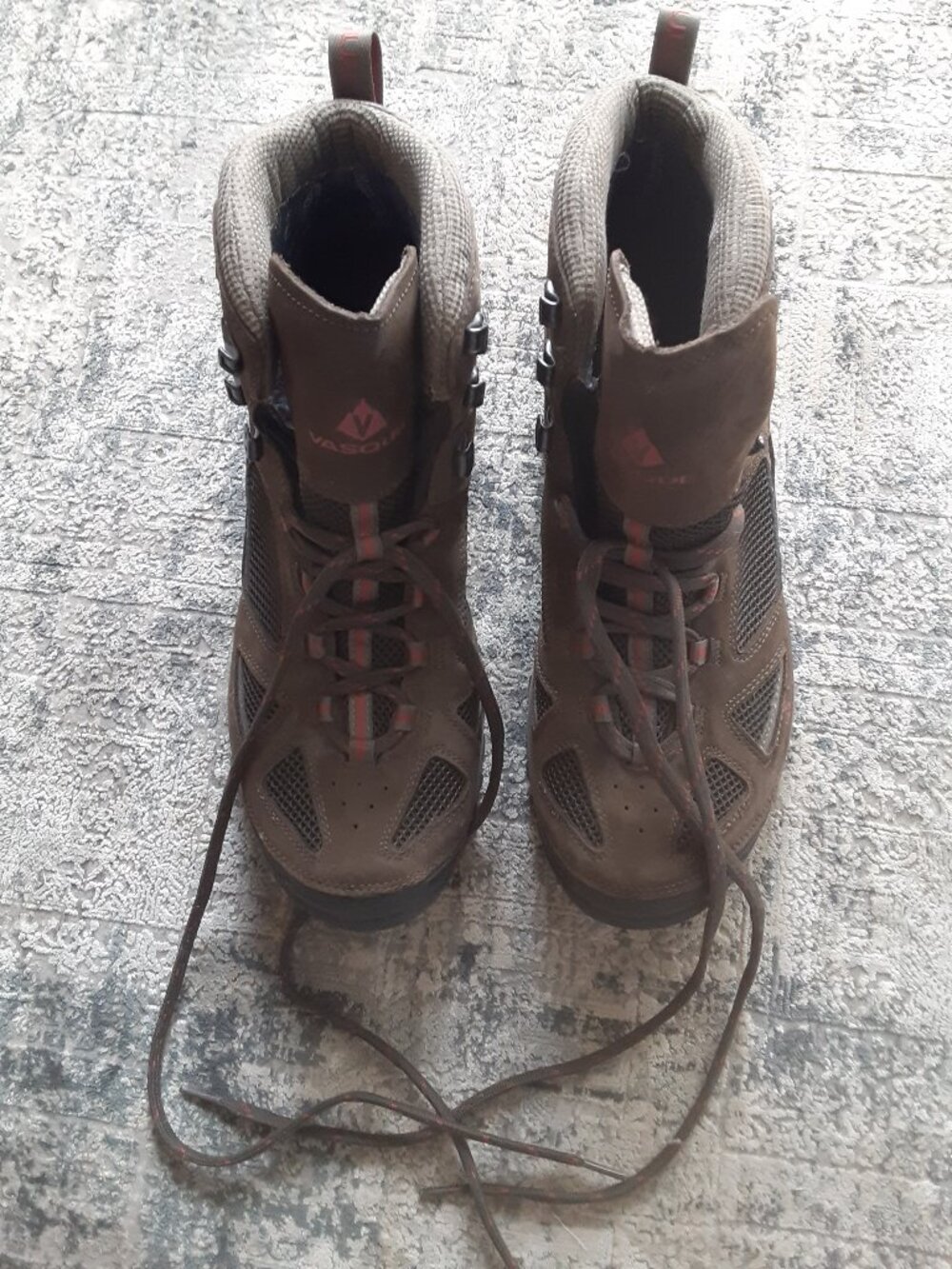 Mens Brown Vasque Breeze hiking boots, Size 14M
